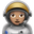 женщина-космонавт с средним тоном кожи