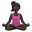 женщина медитирует с тёмным тоном кожи