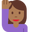 женщина с поднятой рукой с средне-тёмным тоном кожи