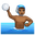 мужчина играет в водное поло с средне-тёмным тоном кожи