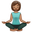 женщина медитирует с средним тоном кожи